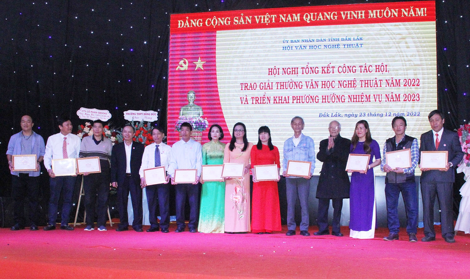 Trao giải thưởng VHNT và khen thưởng các hội viên có thành tích xuất sắc