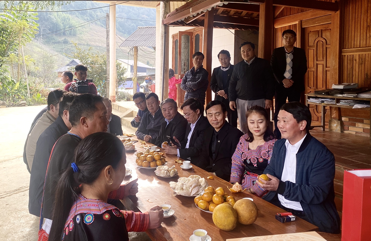(TIN BT) Bộ trưởng, Chủ nhiệm Ủy ban Dân tộc Hầu A Lềnh thăm, tặng quà tại tỉnh Sơn La 6