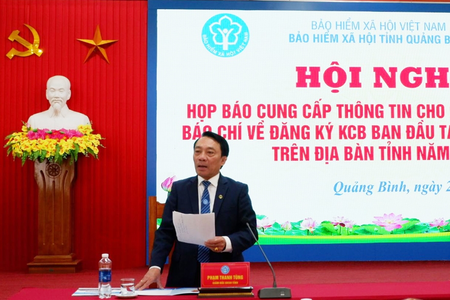 Ông Phạm Thanh Tùng - Giám đốc BHXH tỉnh thông tin tại Họp báo