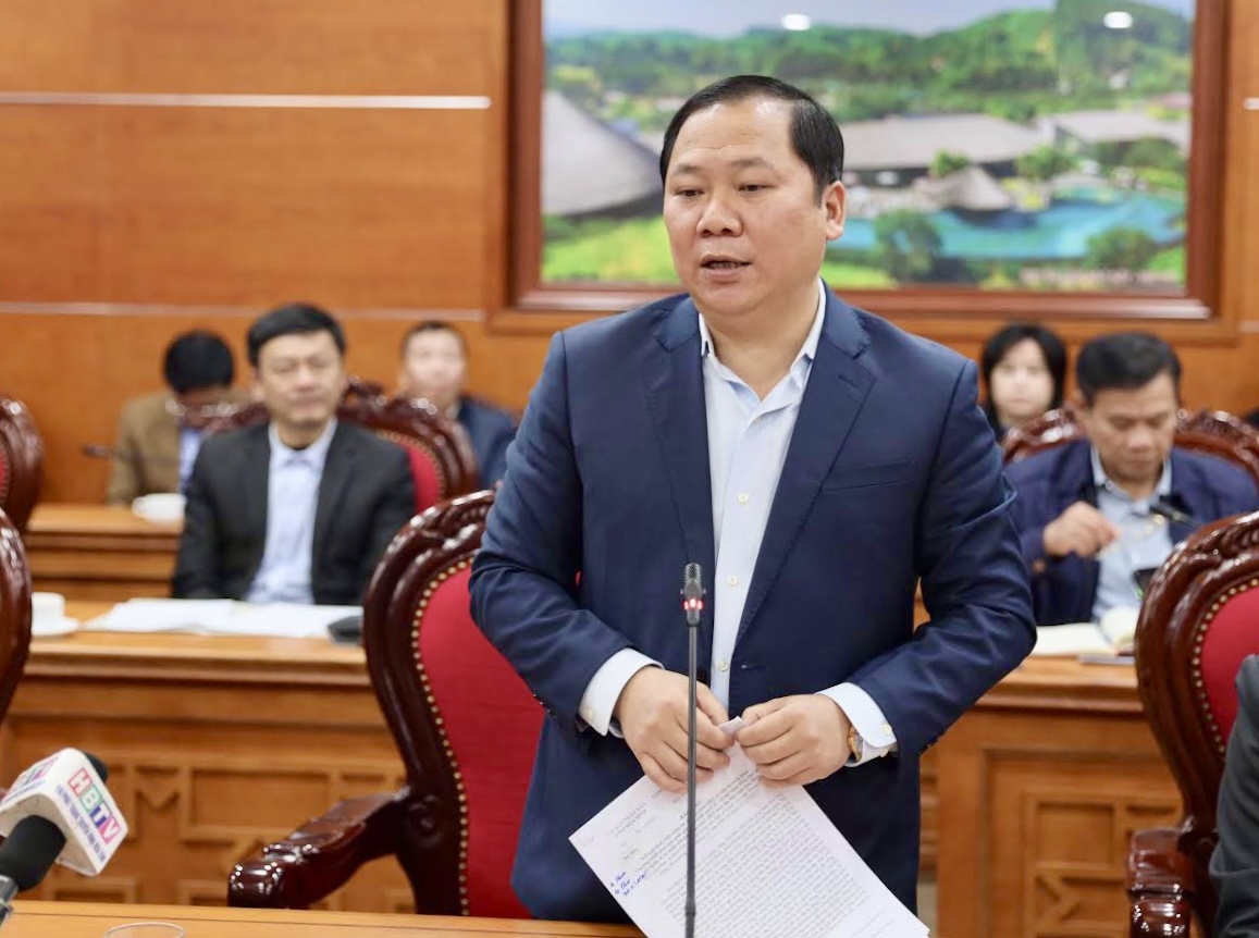 Bí thư Tỉnh ủy Hòa Bình Nguyễn Phi Long phát biểu tại buổi làm việc