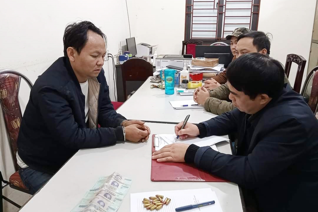 Các lực lượng lấy lời khai của đối tượng Nguyễn Văn Long tại cơ quan Công an