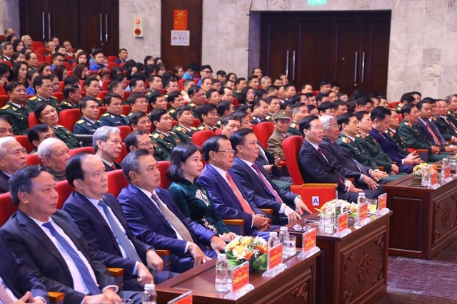 Các đồng chí lãnh đạo, nguyên lãnh đạo Đảng, Nhà nước đến dự Lễ kỷ niệm 50 năm Chiến thắng "Hà Nội - Điện Biên Phủ trên không" - Ảnh: VGP/Gia Huy