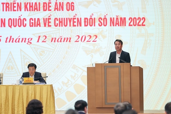Tổng Giám đốc BHXH Việt Nam Nguyễn Thế Mạnh tham luận về kết quả xây dựng, triển khai CSDL Quốc gia về bảo hiểm của ngành tại Hội nghị Sơ kết 1 năm triển khai Đề án phát triển ứng dụng dữ liệu về dân cư, định danh và xác thực điện tử phục vụ chuyển đổi số quốc gia giai đoạn 2022-2025, tầm nhìn đến năm 2030 diễn ra ngày 25/12/2022.