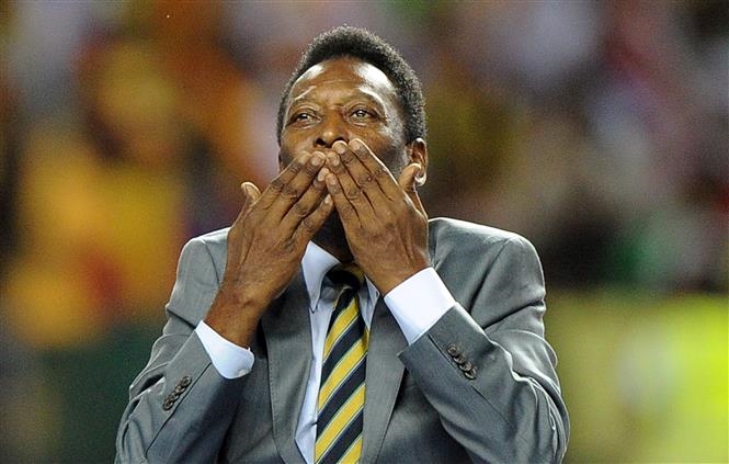 "Vua bóng đá" Pele tới xem trận bán kết giải Vô địch các quốc gia châu Phi (CAN 2012) giữa Mali và Côte d’Ivoire ở Libreville, Gabon ngày 8/2/2012. Ảnh: AFP/TTXVN