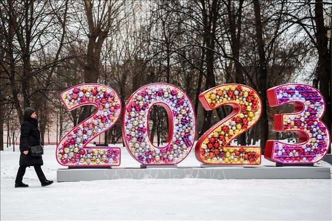 Đường phố được trang hoàng chào đón Năm mới tại Moskva, Nga, ngày 27/12/2022. Ảnh: THX/TTXVN