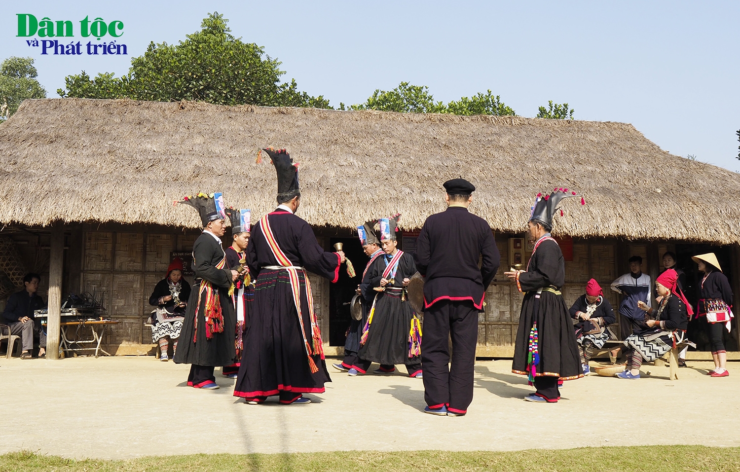 Lễ cầu mùa năm mới thể hiện ý nghĩa tâm linh sâu sắc trong đời sống văn hóa của người Dao 