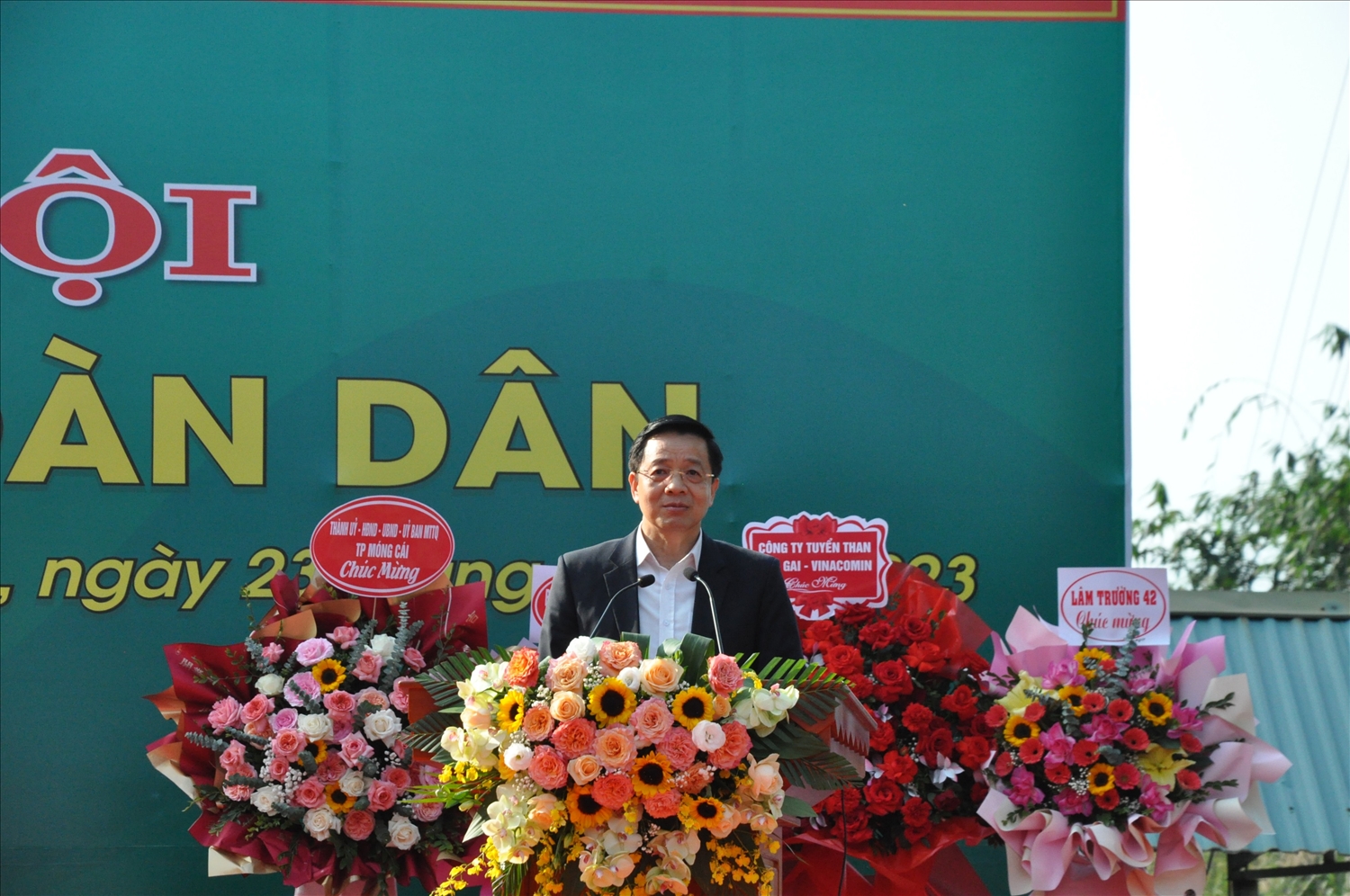 Ông Nguyễn Văn Hồi, Trưởng ban Dân vận Tỉnh ủy, Chủ tịch MTTQ tỉnh Quảng Ninh phát biểu tại Ngày hội Biên phòng toàn dân