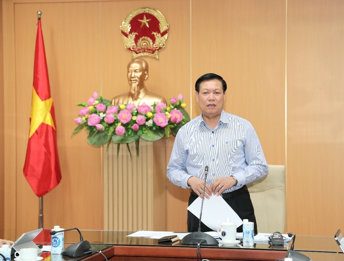 Thứ trưởng Bộ Y tế Đỗ Xuân Tuyên: Dù khó khăn thế nào cũng phải khắc phục bằng được, không để thiếu thuốc, vật tư, trang thiết bị y tế.