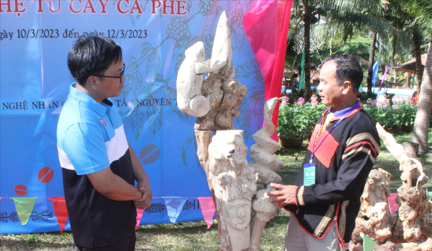 Nghệ nhân Y Nay Ksơr ở huyện Ea H’Leo nói về ý nghĩa của bức tượng gỗ dân gian “Lễ bỏ mã đồng bào Gia Rai”