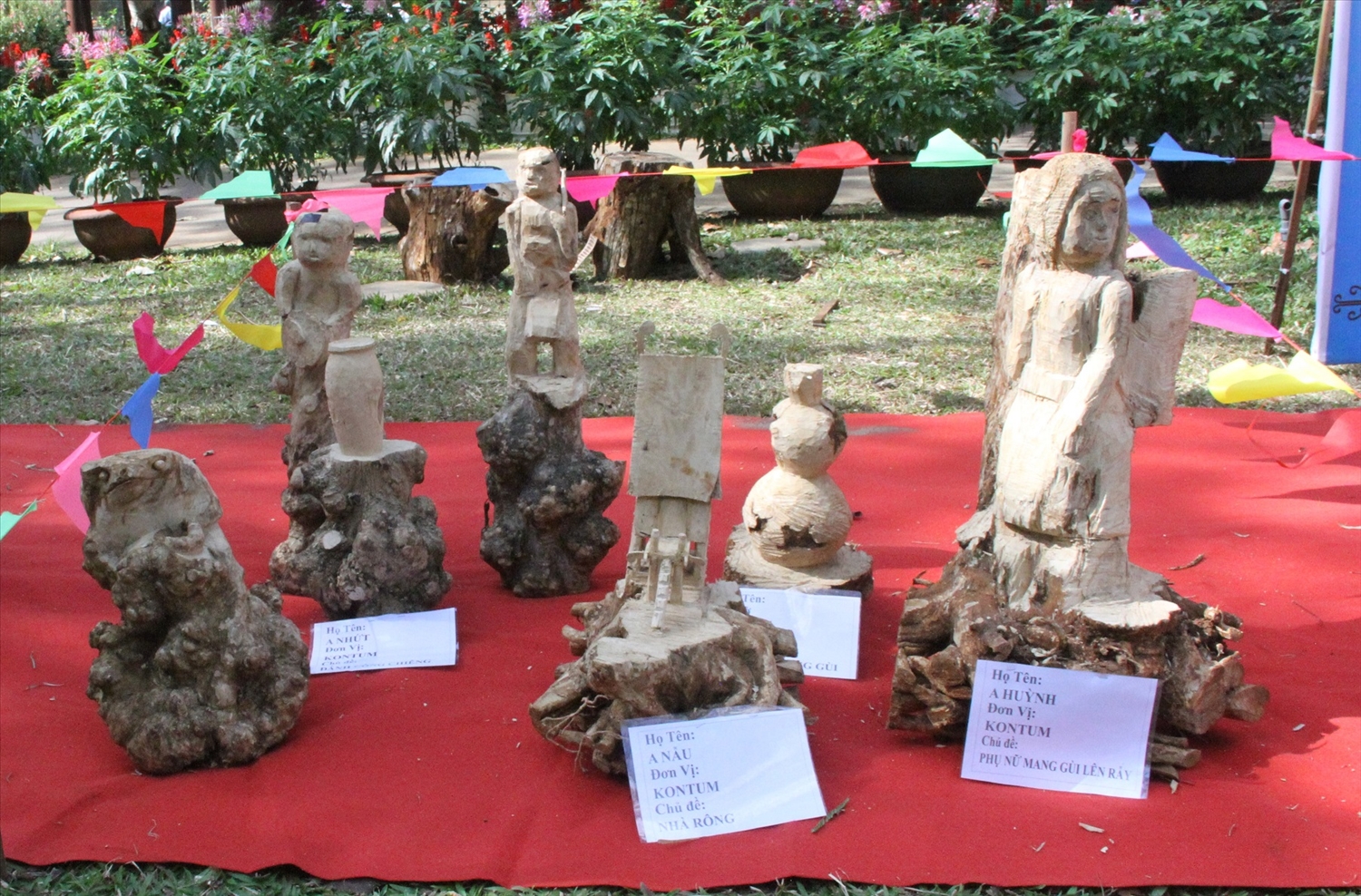 Tác phẩm của các nghệ nhân đến từ tỉnh Kon Tum