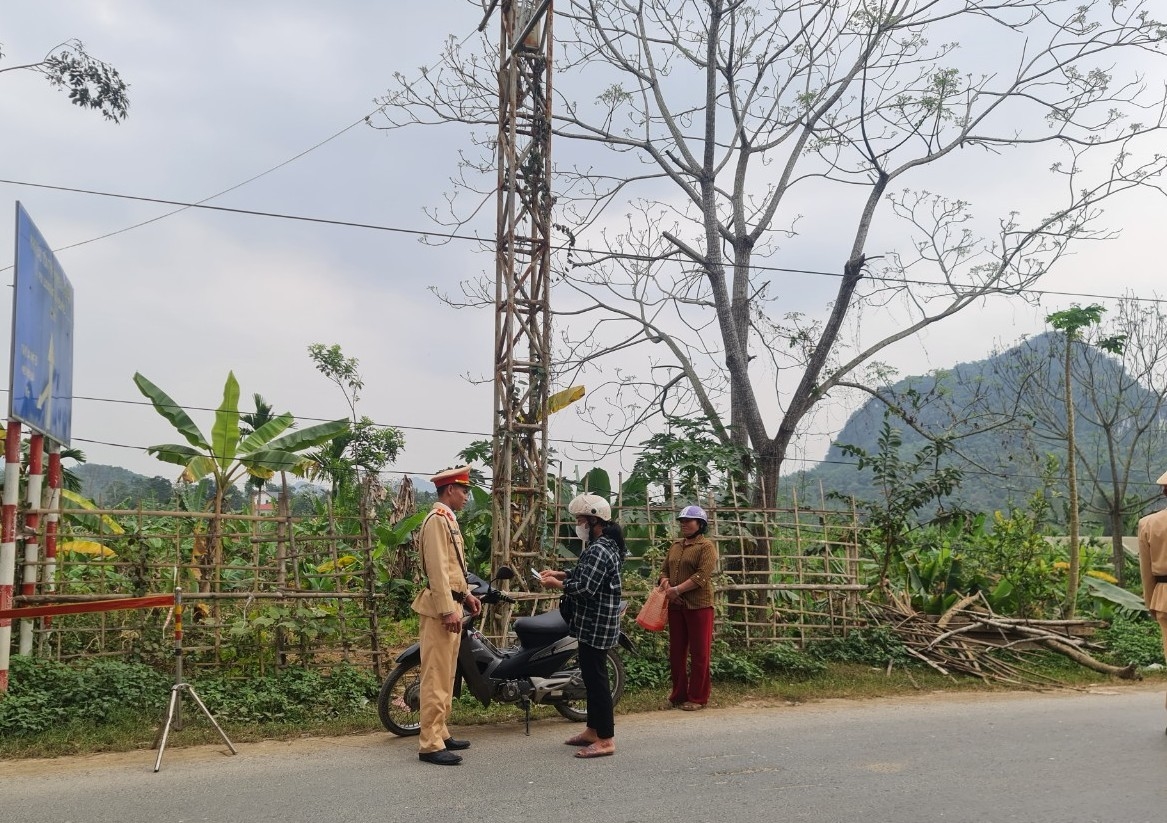 Công an các huyện miền núi Thanh Hóa tăng cường tuần tra trên tất cả các tuyến đường