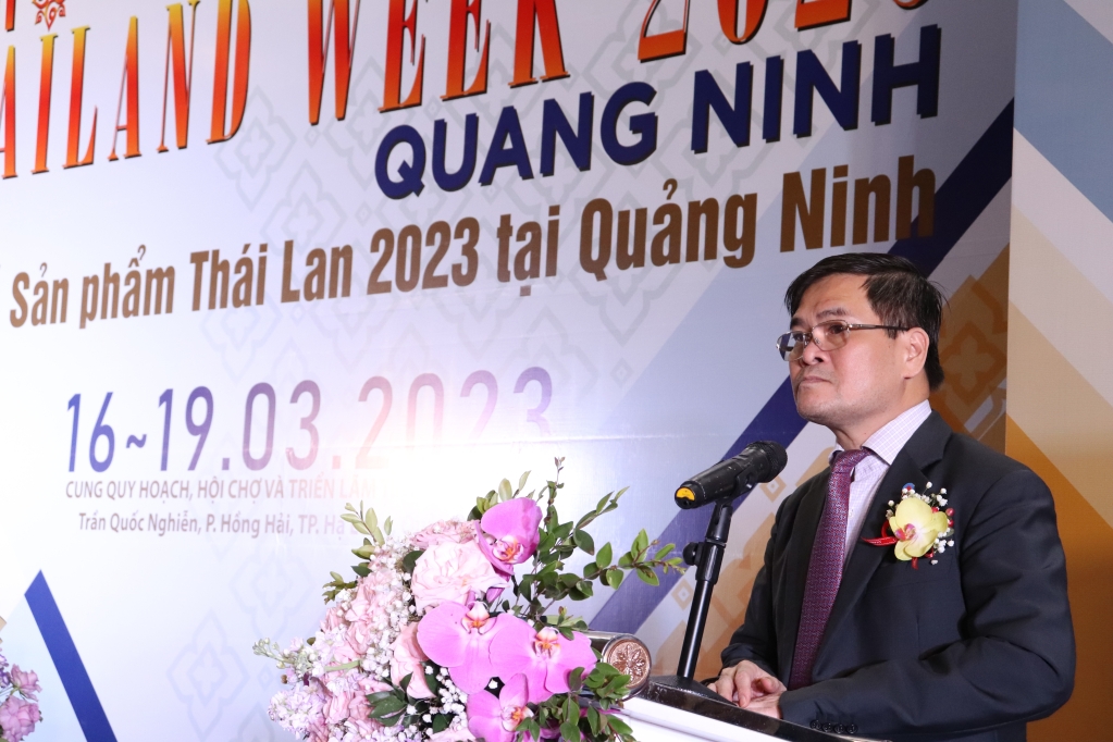 Ông Bùi Văn Khắng, Phó Chủ tịch UBND tỉnh Quảng Ninh phát biểu tại lễ khai mạc
