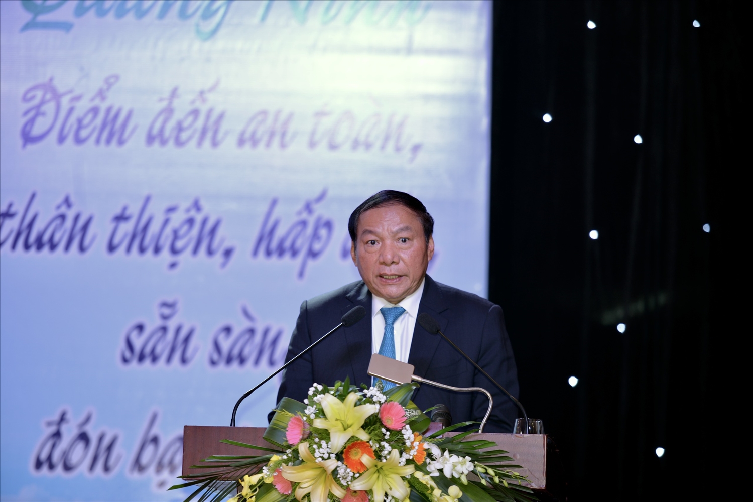 Ông Nguyễn Văn Hùng, Ủy viên Trung ương Đảng, Bộ trưởng Bộ Văn hóa, Thể thao và Du lịch phát biểu chỉ đạo tại Hội nghị