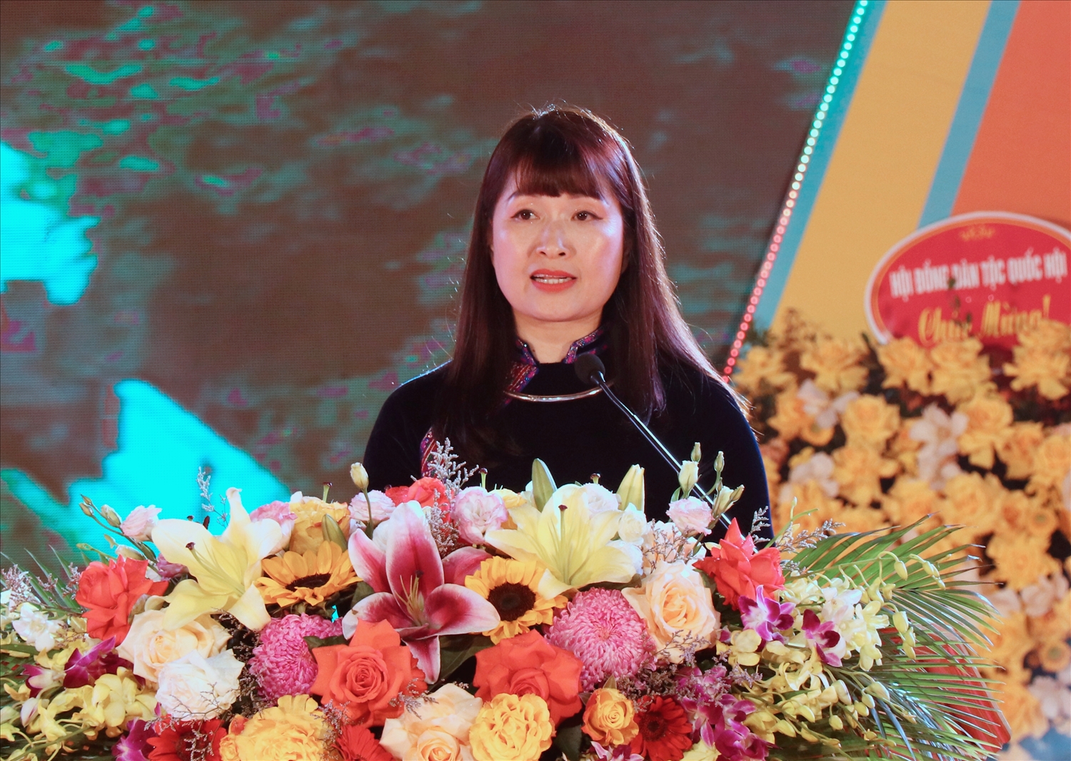 Bí thư Huyện ủy Võ Nhai Hà Thị Bích Hồng phát biểu tại lễ khai mạc