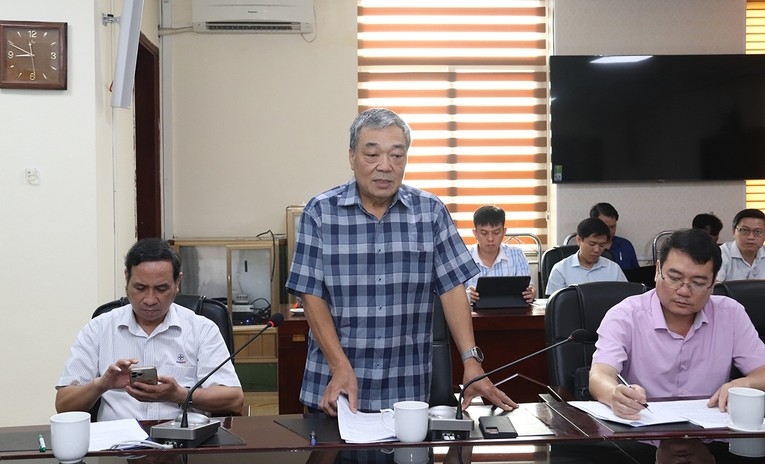 Ông Trần Kim Vũ, Phó Giám đốc NPMB báo cáo tiến độ và những khó khăn vướng mắc trong quá trình thi công dự án