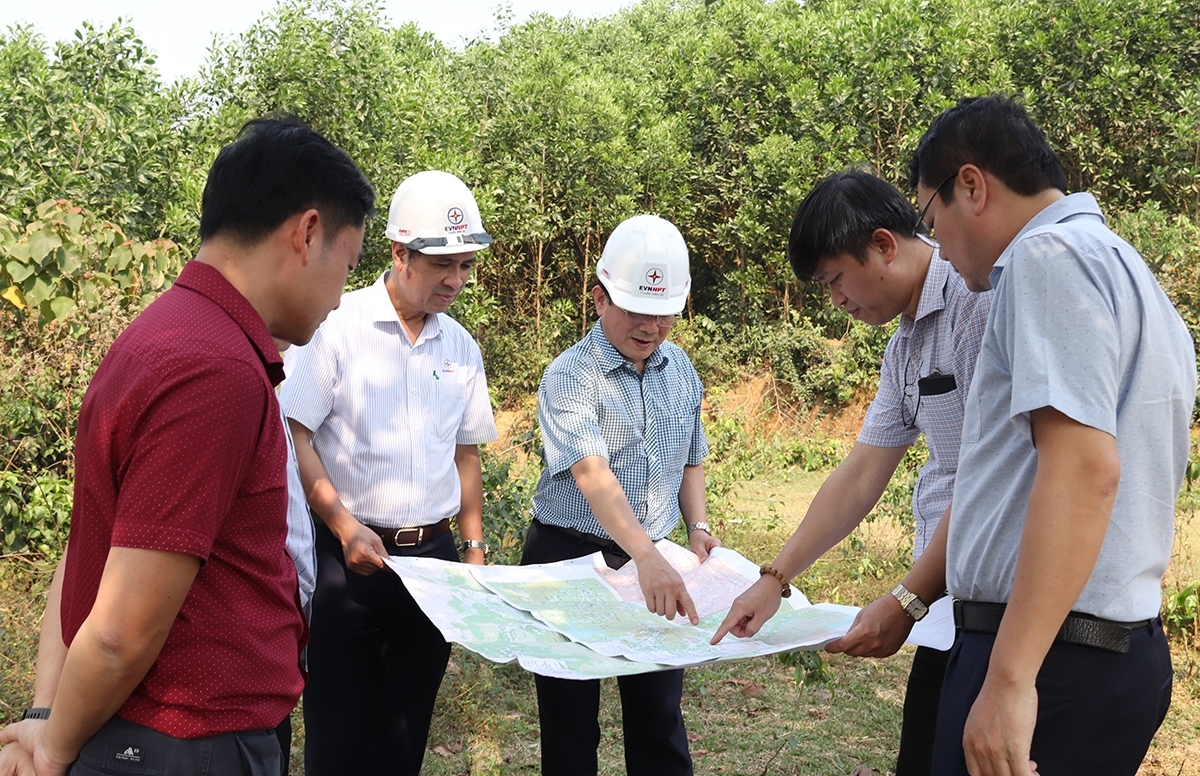 Đoàn công tác kiểm tra thực địa những khó khăn củadự án đoạn đi qua huyện Như Thanh