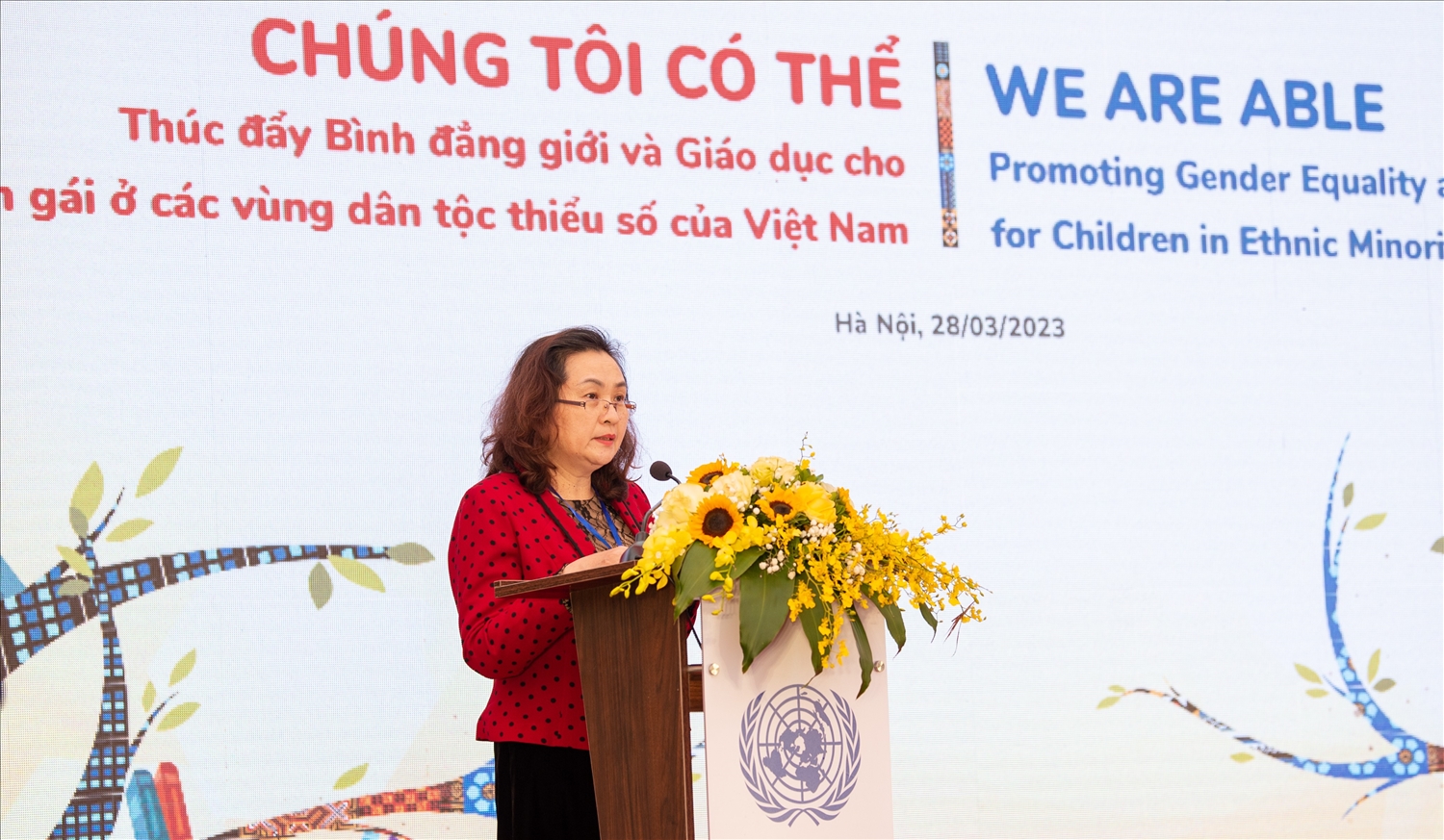 Bà Bế Hồng Vân, Phó Vụ trưởng Vụ Chính sách- Uỷ ban Dân tộc, Giám đốc Ban Quản lý Dự án EMPS phát biểu tại lễ công bố