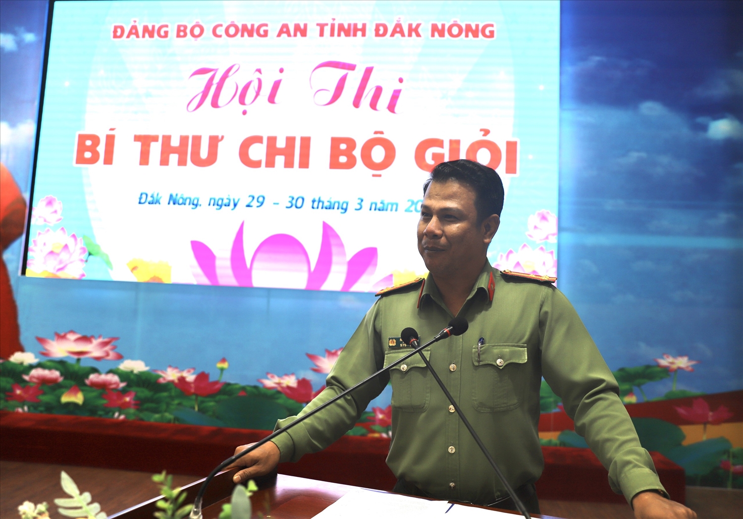 Thượng tá Nay Gia Phú, Phó Bí thư Đảng ủy, Phó Giám đốc Công an tỉnh phát biểu chỉ đạo tại hội thi