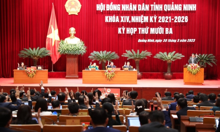 HĐND tỉnh Quảng Ninh biểu quyết thông qua các Nghị quyết tại kỳ họp lần thứ 13