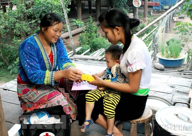Cô đỡ thôn bản chăm sóc sức khoẻ bà mẹ, trẻ em tại huyện Mường Nhé (Điện Biên)