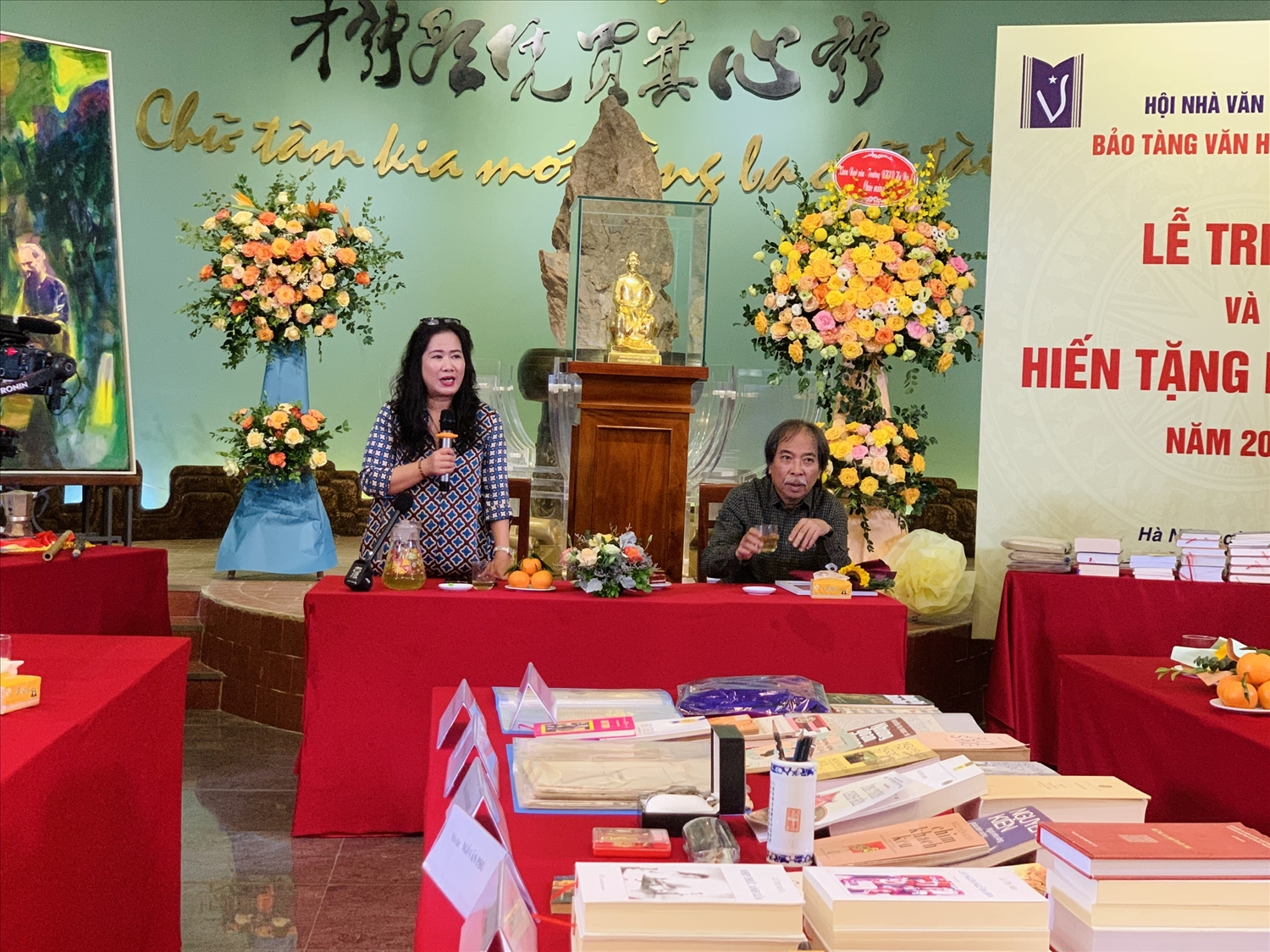 Nhà văn Nguyễn Thị Thu Huệ, Ủy viên thường vụ BCH Hội nhà Văn Việt Nam, Giám đốc Bảo tàng Văn học Việt Nam phát biểu tại buổi lễ