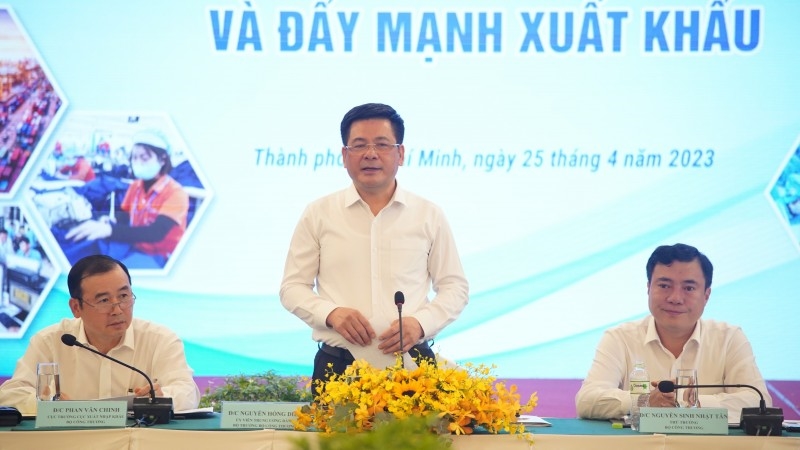ông Nguyễn Hồng Diên, Bộ trưởng Bộ Công thương phát biểu tại Hội nghị