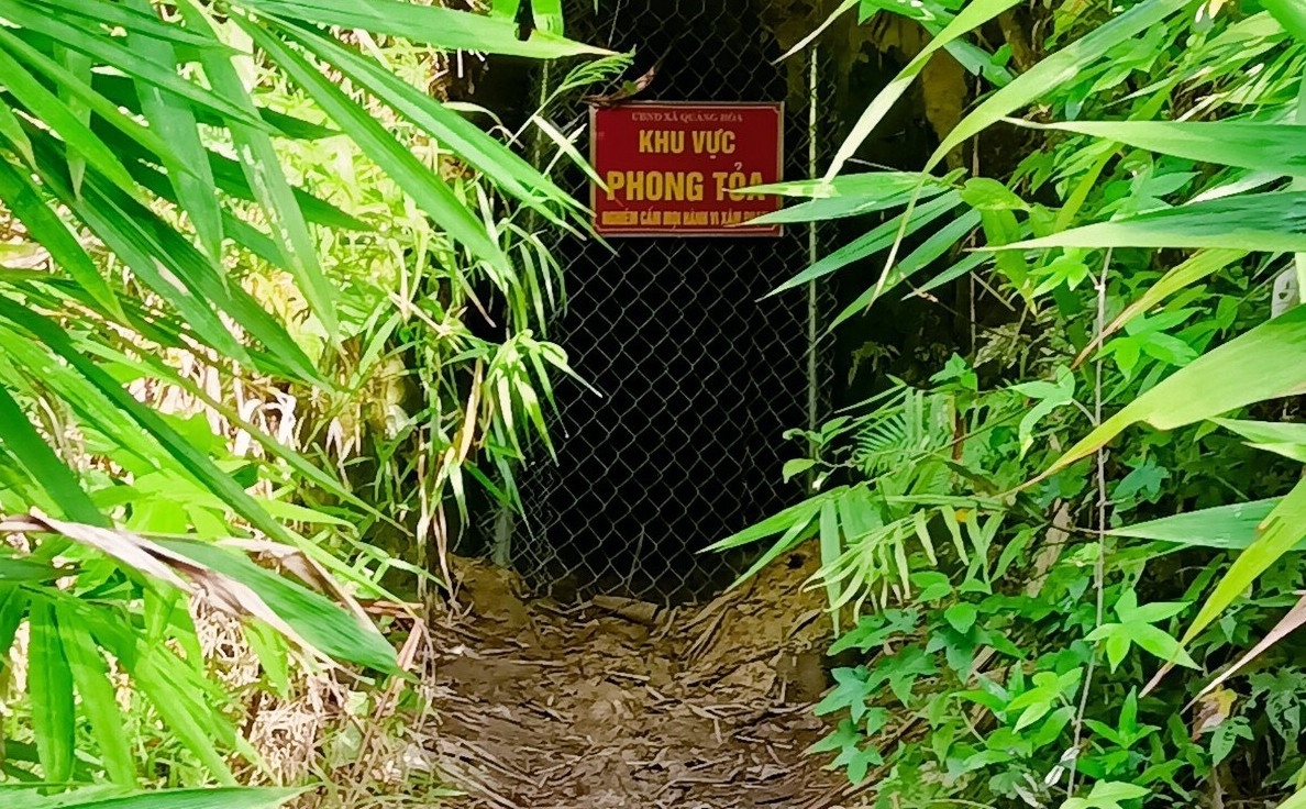 Một hầm khai thác vàng trên địa bàn huyện Đắk Glong mà cơ quan chức năng đã phong tỏa
