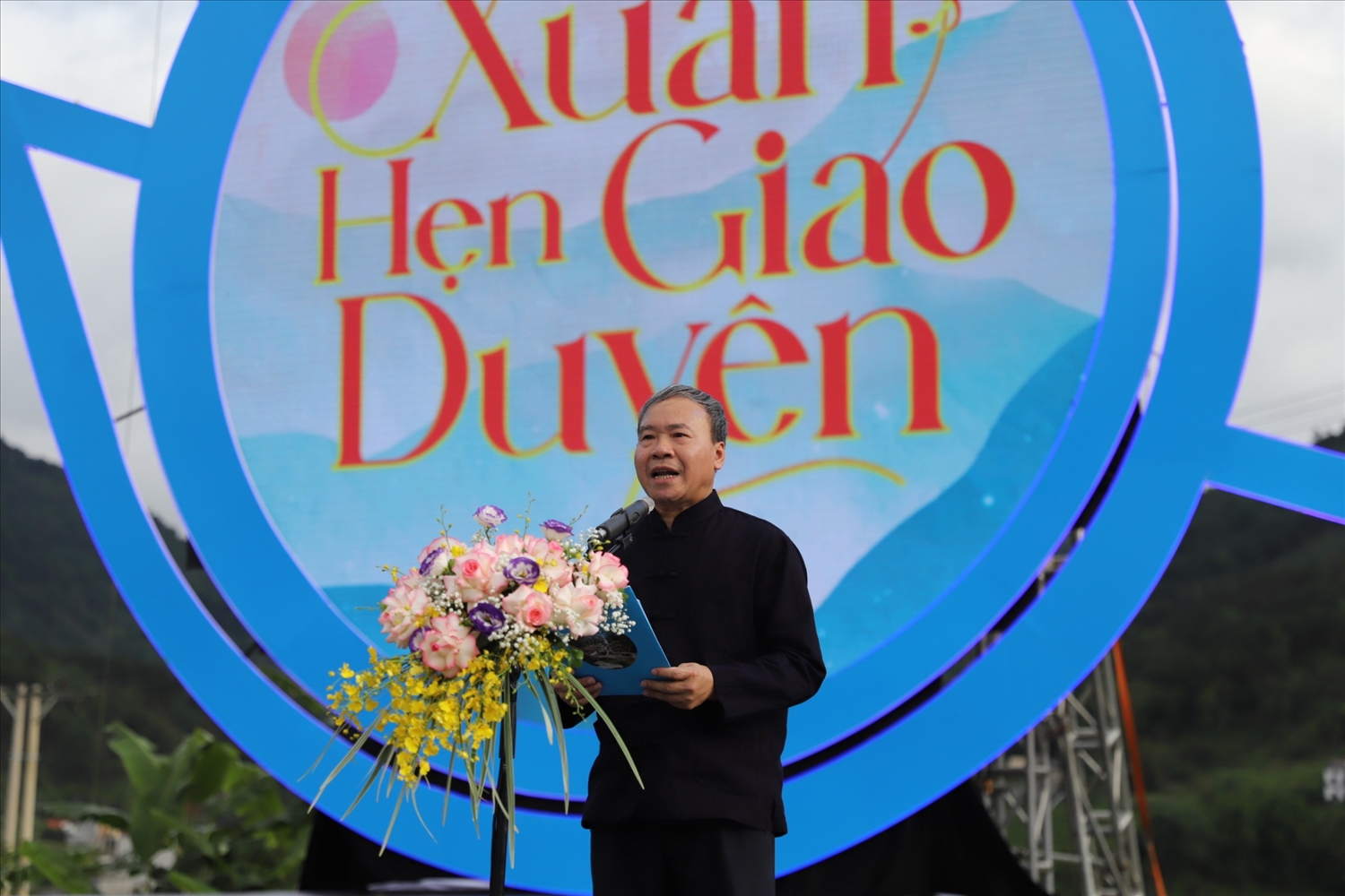 Ông Hoàng Ngọc Ngò, Phó Chủ tịch Thường trực UBND huyện Bình Liêu phát biểu tại lễ khai mạc