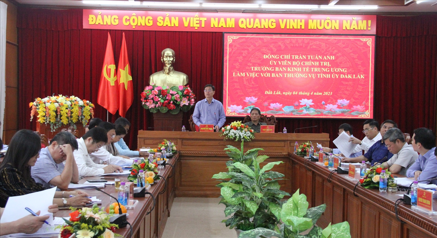 Ủy viên Trung ương Đảng, Bí thư Tỉnh ủy Đắk Lắk Nguyễn Đình Trung kiến nghị đoàn công tác