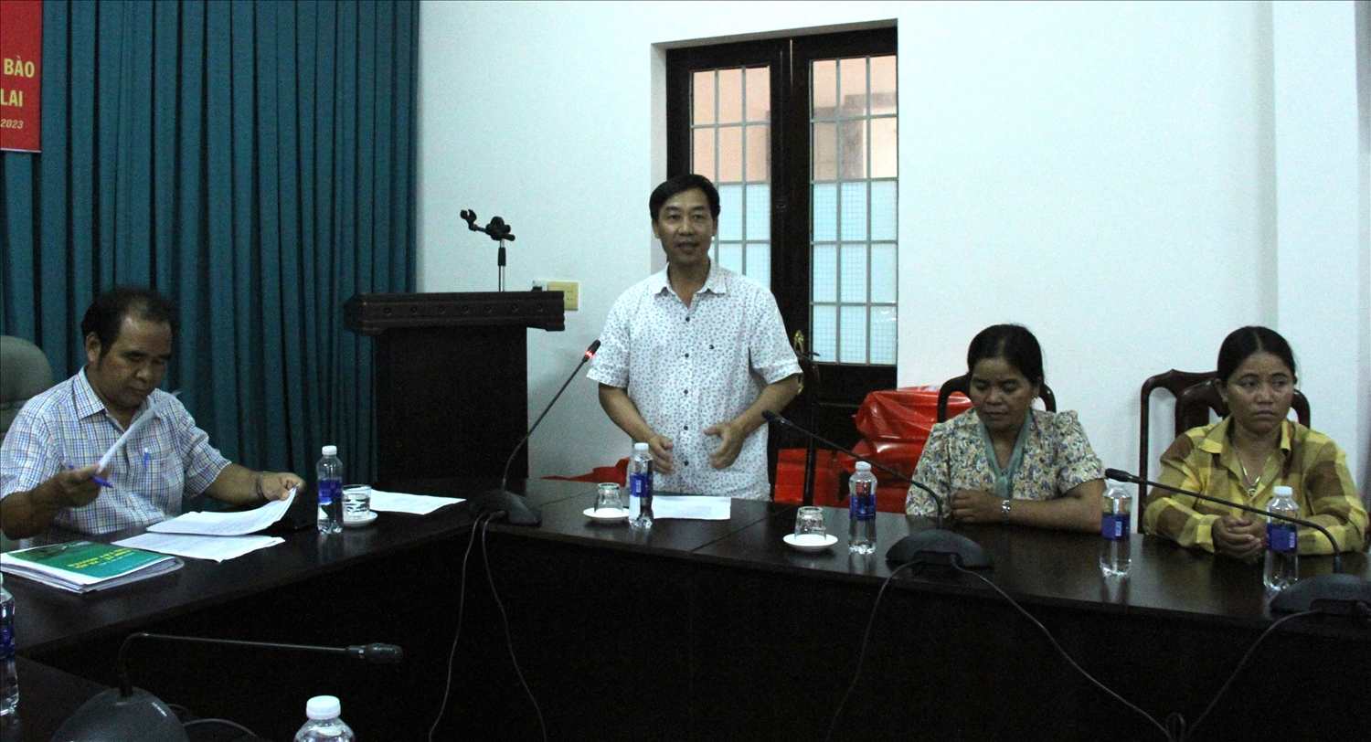 Trưởng phòng Dân tộc huyện Đắk Pơ Nguyễn Thế Công chia sẻ tại buổi gặp mặt