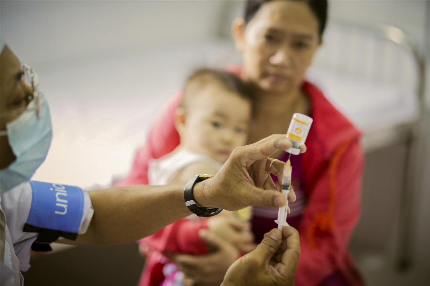 Bộ Y tế: Yêu cầu làm rõ trách nhiệm về việc tiêm vắc xin hết hạn cho trẻ em tại Thanh Hóa