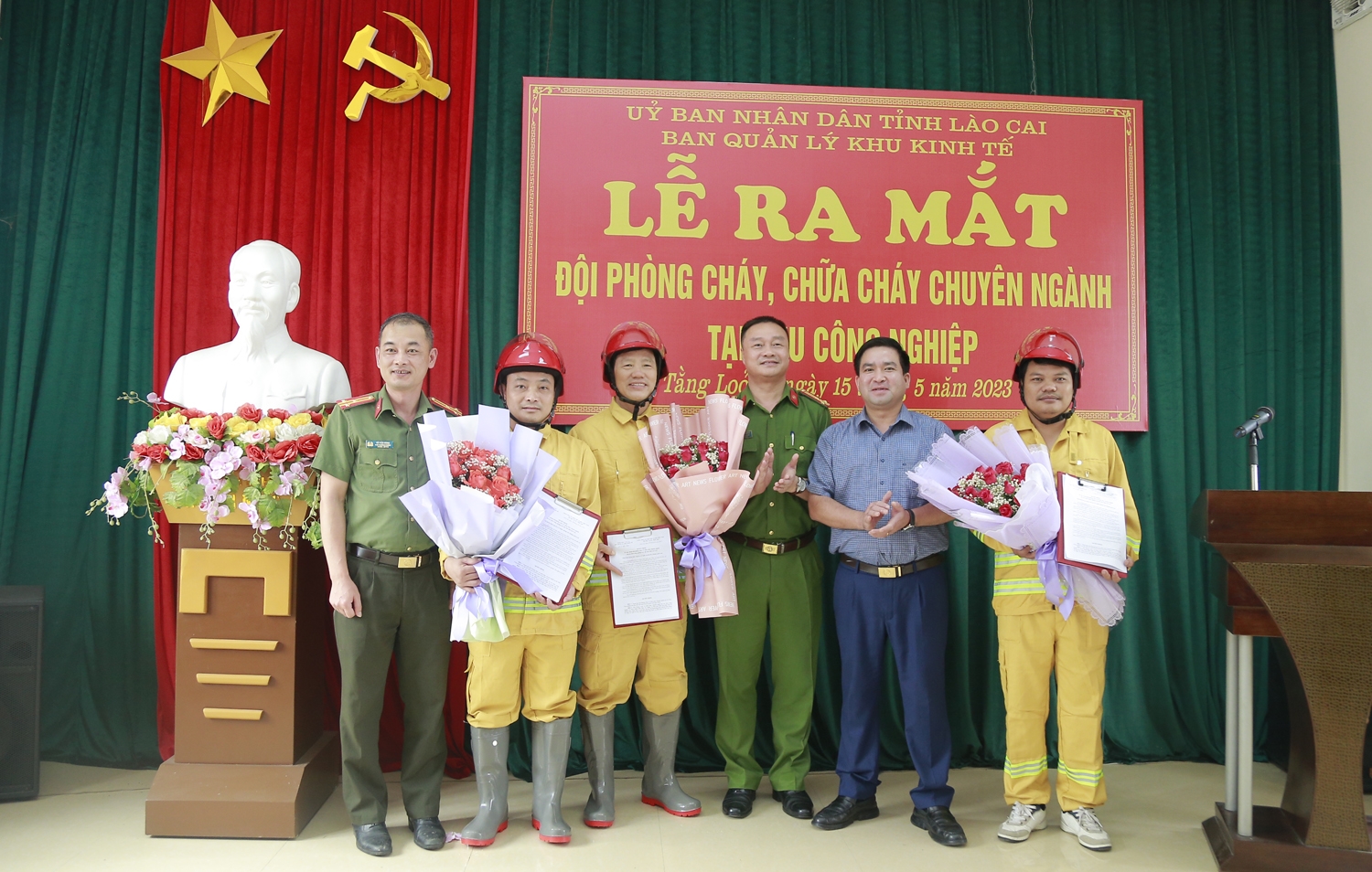 Trao quyết định thành lập 03 Đội PCCC chuyên ngành tại các Khu công nghiệp Lào Cai
