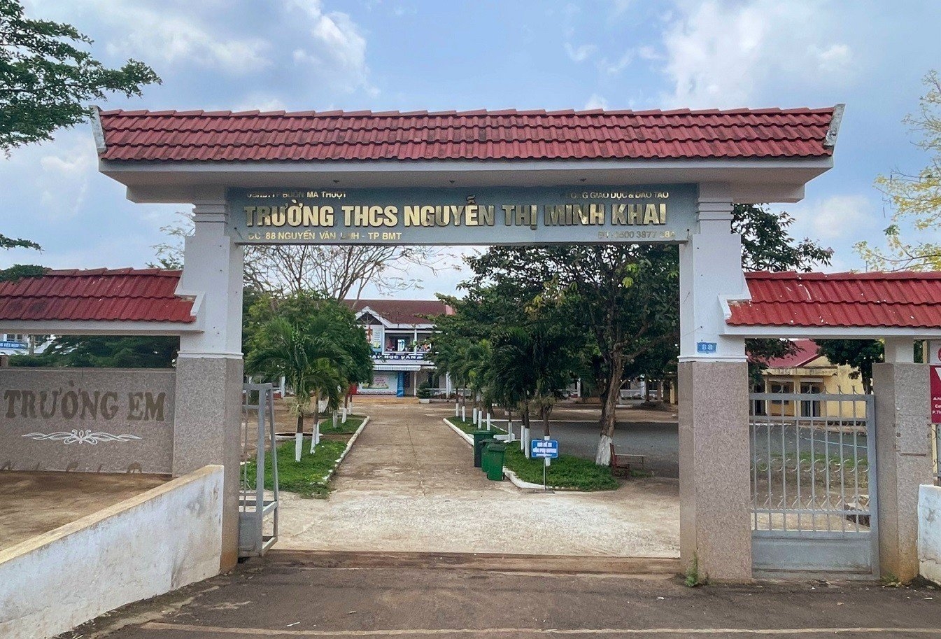 Trường THCS Nguyễn Thị Minh Khai, nơi xảy ra vụ việc cô giáo tát học sinh