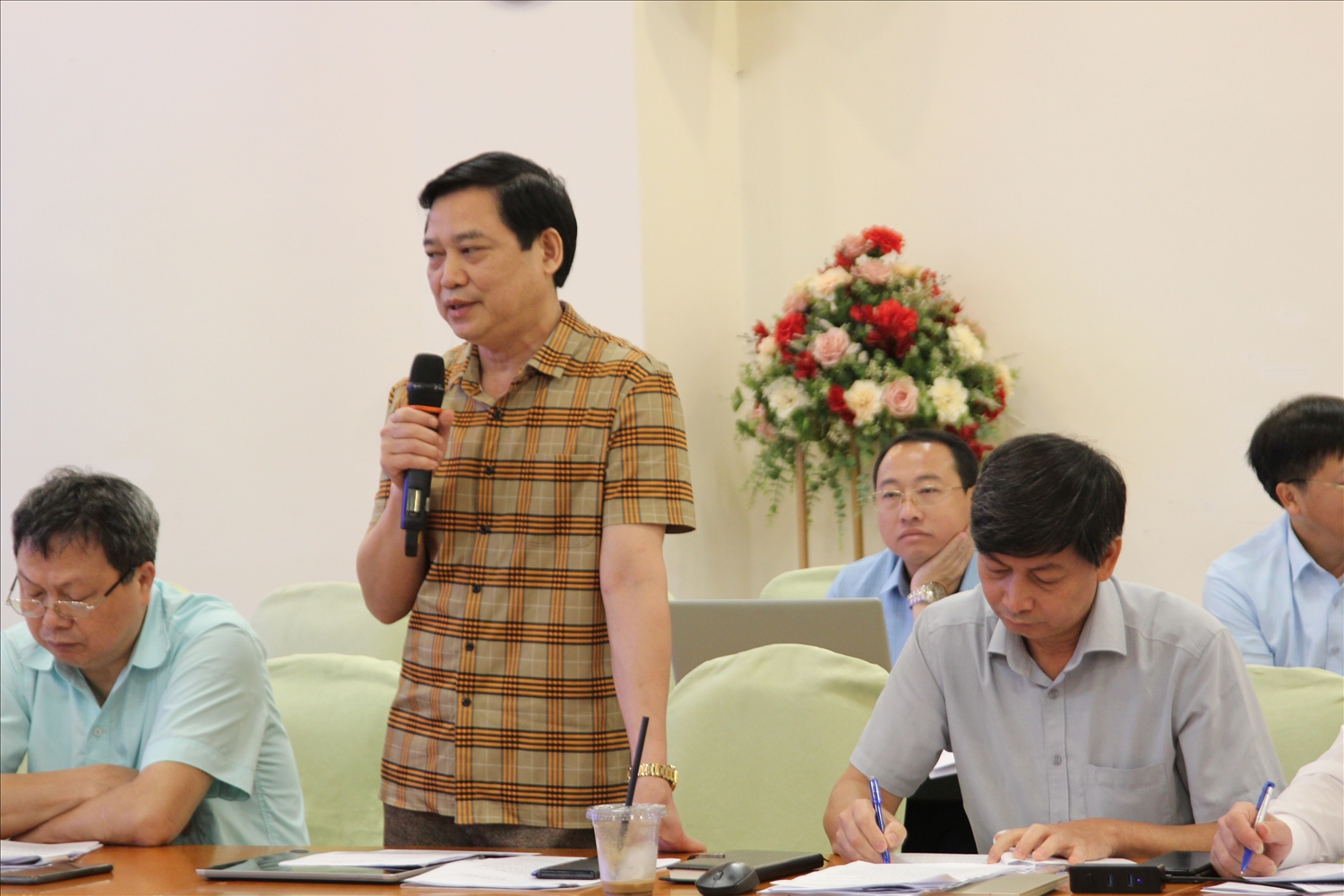 Trưởng Ban Dân tộc tỉnh Hà Giang Triệu Trung Hiệp phát biểu tại Hội thảo