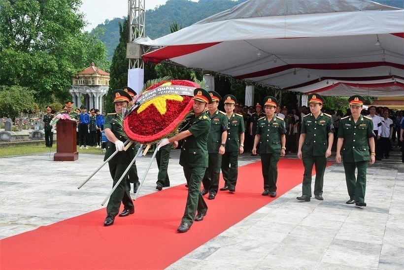 Lễ truy điệu và an táng 16 hài cốt liệt sĩ hy sinh tại Lào được tổ chức tại Nghĩa trang Liệt sĩ Quốc tế Đồng Tâm