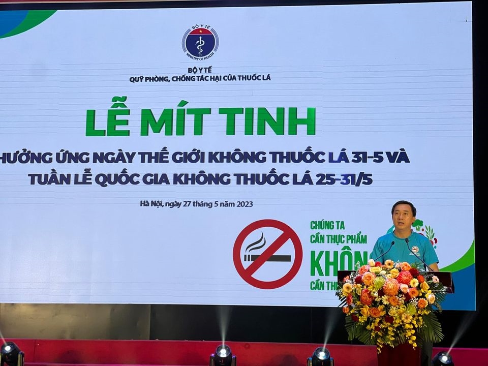 Thứ trưởng Bộ Y tế Trần Văn Thuấn phát biểu tại lễ mít tinh