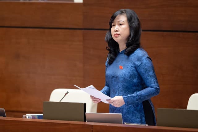 Bộ trưởng Bộ Y tế Đào Hồng Lan phát biểu làm rõ ý kiến của đại biểu quốc hội