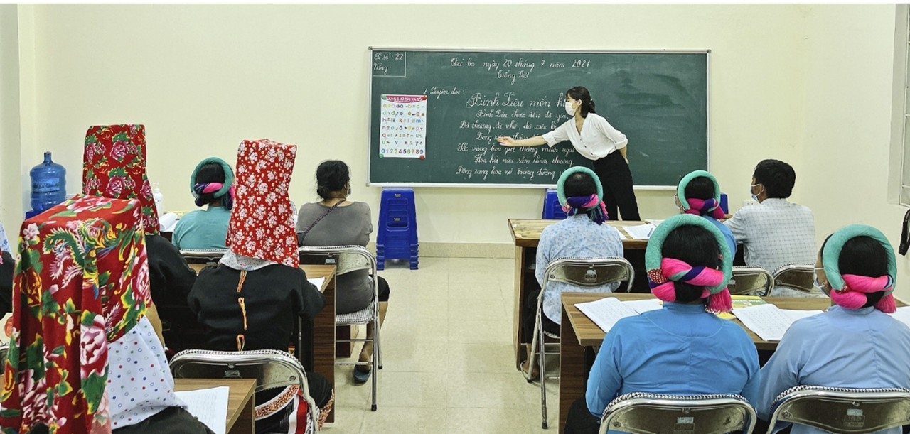 Lớp xóa mù chữ cho người dân vùng DTTS trên địa bàn tỉnh Quảng Ninh