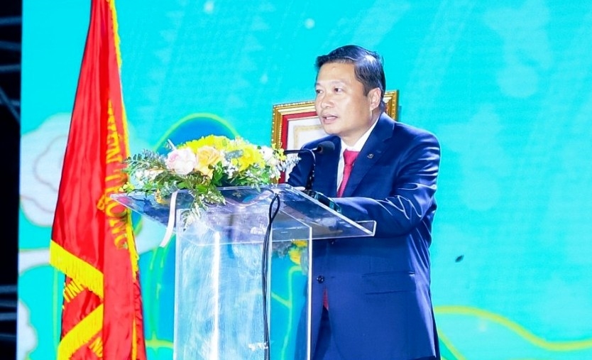Phó Chủ tịch thường trực UBND tỉnh Lê Hồng Vinh phát biểu tại Lễ kỷ niệm