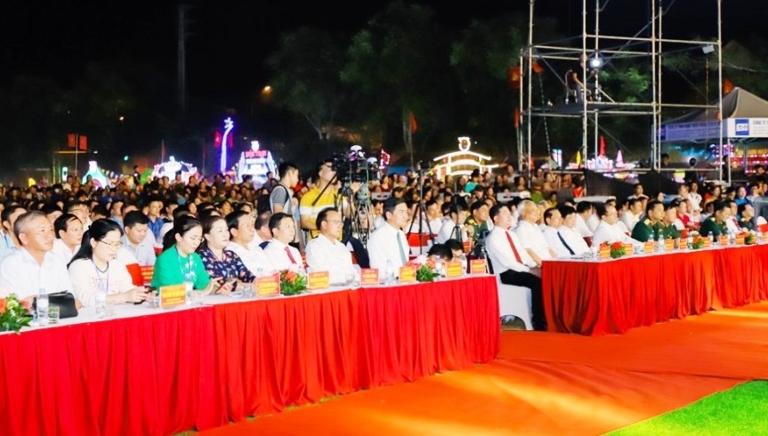 Các đồng chí Lãnh đạo, nguyên Lãnh đạo Đảng và Nhà nước, các bộ, ngành Trung ương và tỉnh Nghệ An tham dự Lễ kỷ niệm
