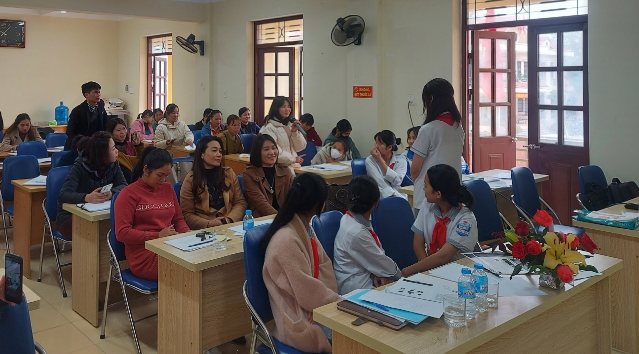 Hội phụ nữ huyện Hữu Lũng tỉnh Lạng Sơn tập huấn cho các thành viên CLB " Thủ lĩnh của sự thay đổi" của các trường học trên địa bàn