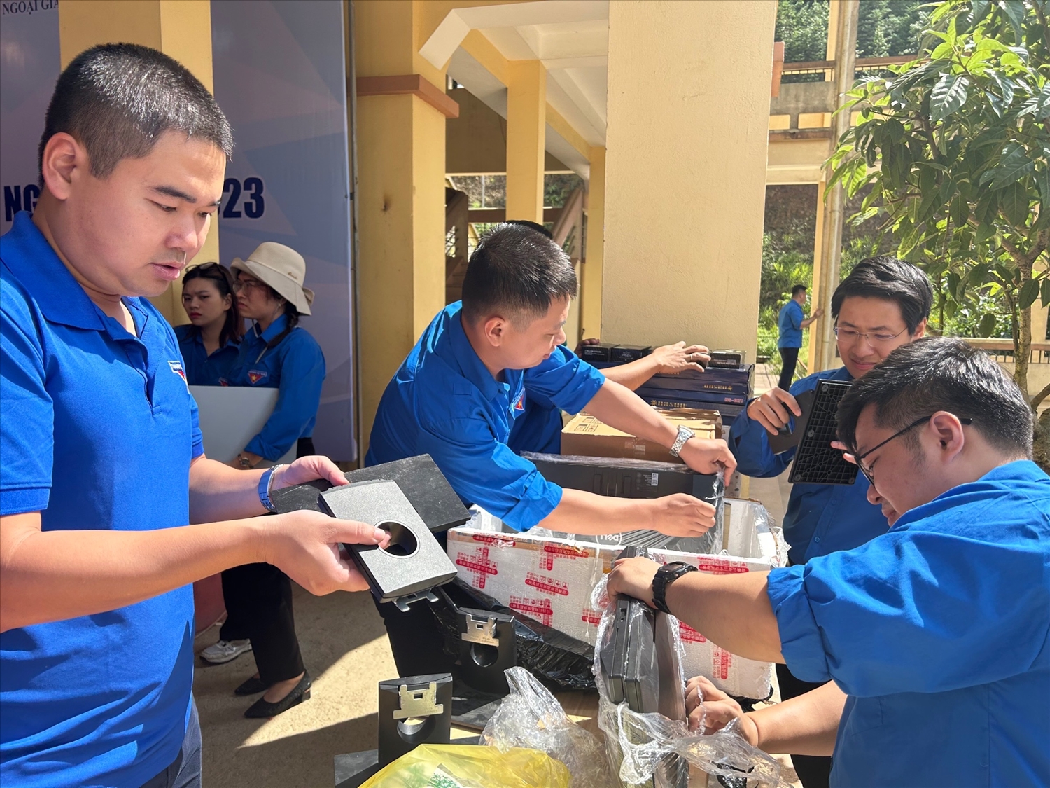 Công tác chuẩn bị cho hoạt động thiện nguyện của đoàn công tác tại trường Phổ thông dân tộc Nội trú Trung học cơ sở và Trung học phổ thông thị xã Sapa, tỉnh Lào Cai