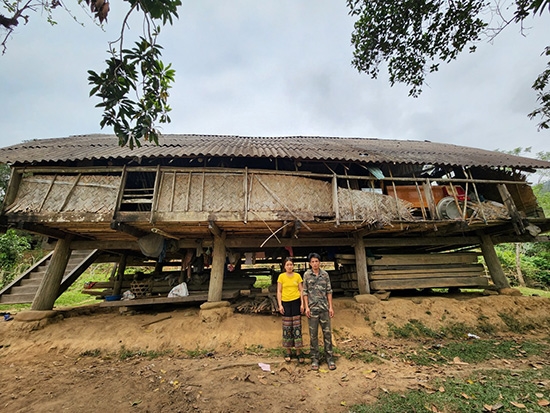 Nhà sàn của gia đình ông Lương Văn Quế ở xã Quang Phong huyện Quế Phong đã xuống cấp