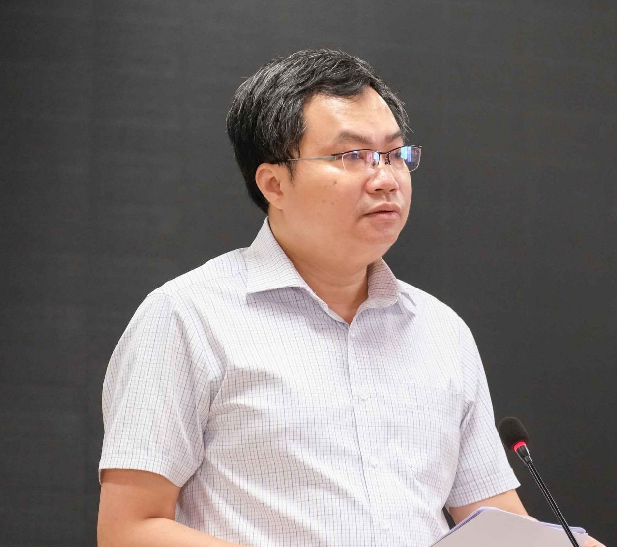 Ông Trần Việt Hòa - Cục trưởng Cục Điều tiết điện lực, Bộ Công Thương thông tin tại buổi họp báo