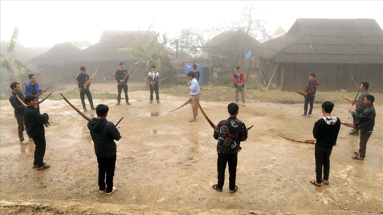 Những lớp học trong sương mờ - ảnh CTV chụp tại xã Nhôn Mai (Tương Dương)