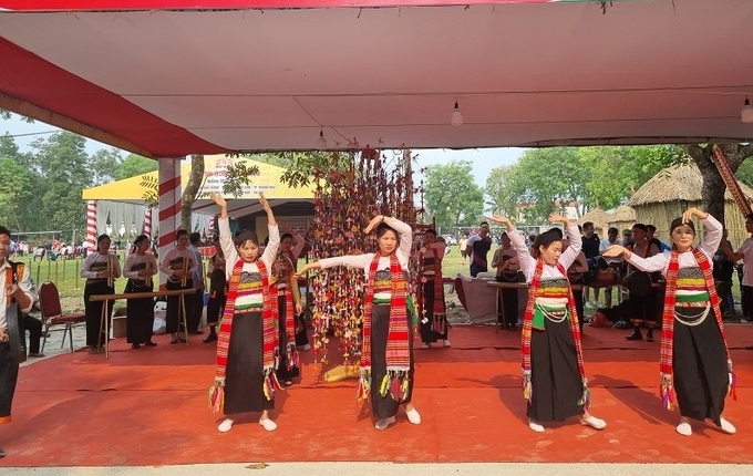 Múa Pồn Pôông, di sản văn hóa phi vật thể tiêu biểu được biểu diễn tại các lễ hội
