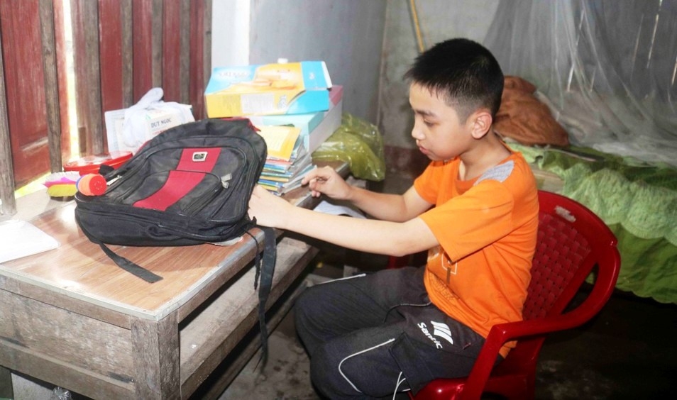 Trần Bá Huy (13 tuổi) trú ở khối Trung Đông, thị trấn Nam Đàn, huyện Nam Đàn có cuộc sống không may mắn khi mồ côi cả bố và mẹ - ảnh CTV