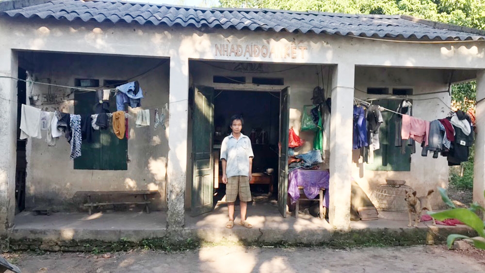 Gia đình ông Đặng Văn Năm, ở xóm Cầu Mành, xã Bàn Đạt, dân tộc Sán Dìu thuộc diện hộ nghèo, có nhu cầu vay vốn để xây mới nhà ở