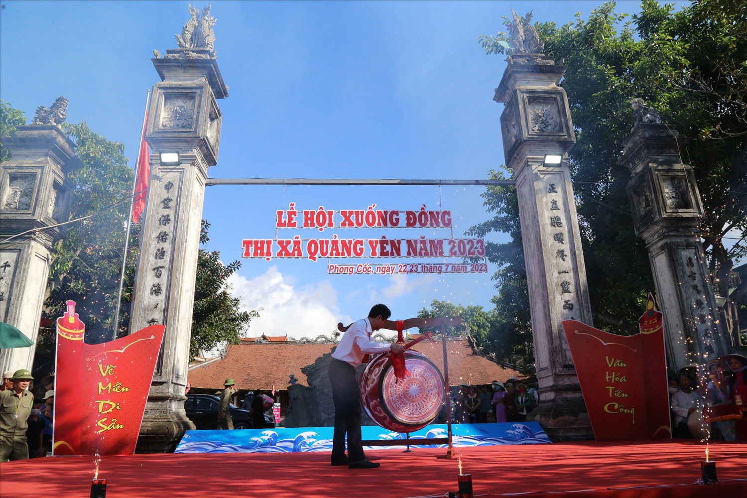 Bí thư Thị ủy Quảng Yên Hồ Văn Vịnh gióng trống khai hội xuống đồng năm 2023