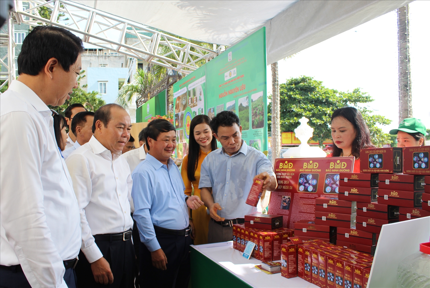 Gian hàng sản phẩm dược liệu Bảo Minh Đường của tỉnh Quảng Ninh